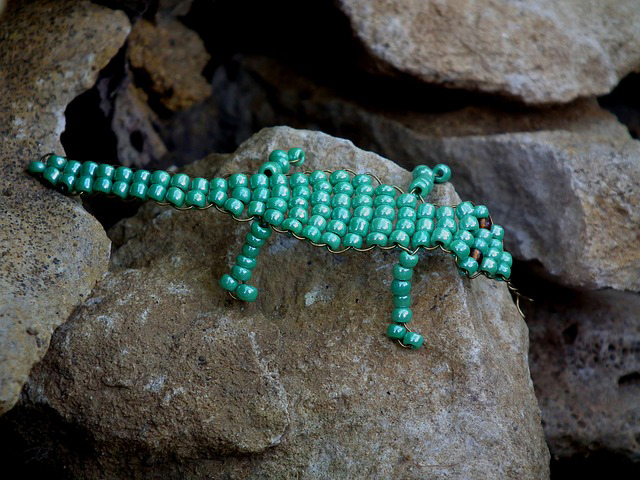 Bead toy lizard